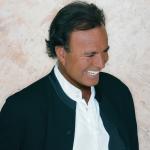 artist image Julio Iglesias Un día tú, un día yo Begin the Beguine