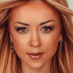 artist image Наталья Валевская Палала, палала, палала У моєму небі зірка Падала, падала, падала Та й казали люди "гірко" Думала, думала, думала Збережу своє кохання Я кажу:"Ти люби мене, Вперше як в останнє" Zhelanya sbudutsya